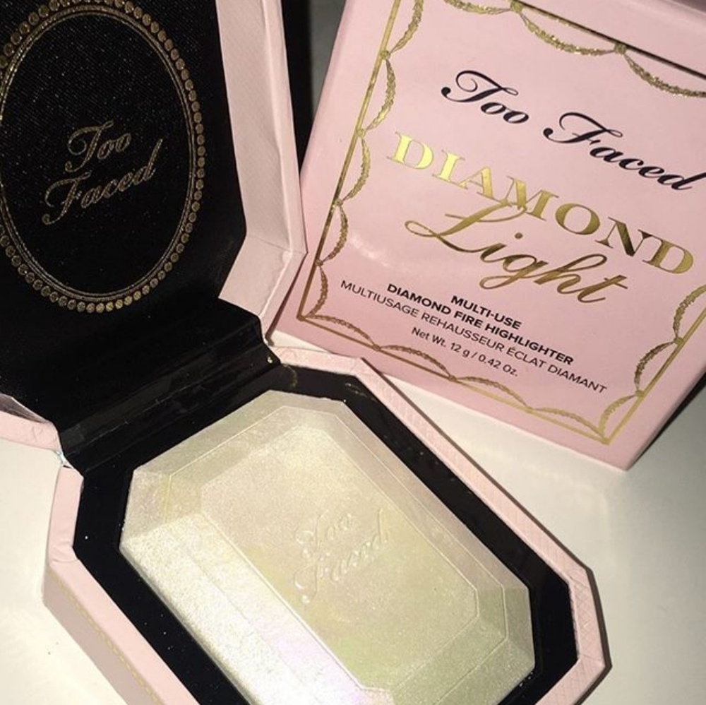 Too Faced Diamond Light Highlighter